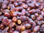 kurma-satu-suvenir-terbaik-di-mekkah-arab-saudi-buat-jadi-oleh-oleh.jpg