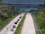 lalu-lintas-di-jalan-tol-cisumdawu-terpantau-lancar-dari-arah-cileunyi-menuju-sumedang.jpg