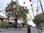 lampion-warna-warni-terpasang-di-sekitar-alun-alun-kota-magelang.jpg