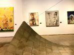 lantai-terangkat-yang-jadi-spot-ikonik-favorit-pengunjung-untuk-foto-di-museum-ohd.jpg
