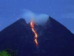 lava-pijar-meluncur-dari-kubah-lava-baru-di-puncak-gunung-merapi.jpg