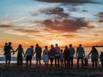 liburan-bersama-keluarga-di-pantai.jpg