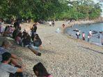liburan-di-Pantai-Dami-Bolsel-Sulawesi-Utara-hamparan-kerikil-eksotis-di-tepi-laut.jpg