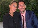 lionel-messi-dan-istri-foto-bersama.jpg