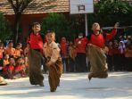 lomba-balap-karung-sd.jpg