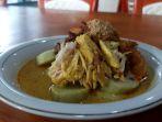lontong-opor-di-warung-ndelik-menu-sarapan-buat-kamu-yang-liburan-ke-sukoharjo-jawa-tengah.jpg