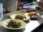 lontong-petis-khas-lumajang.jpg