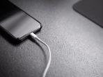 lupa-bawa-charger-saat-liburan-ada-tips-mudah-untuk-menggantikannya.jpg