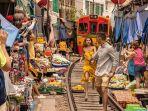 maeklong-railway-market-jadi-wisata-foto-yang-instagramable.jpg