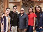 maia-estianty-dan-irwan-mussry-makan-malam-bareng-buah-hati.jpg