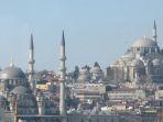 masjid-yeni-camii-yang-berlokasi-di-istanbul-turki.jpg