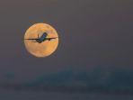 maskapai-penerbangan-qantas-membuka-penerbangan-wisata-bertajuk-supermoon-scenic-flight.jpg