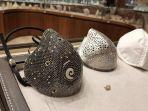 masker-berlapis-berlian-produksi-yvel.jpg
