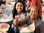 mbah-satinem-bersama-keluarganya.jpg