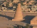 menara-masjid-ikonik-di-sammara.jpg