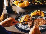 mengunjungi-sams-steaks-and-grill-satu-restoran-hits-di-phuket-thailand-buat-makan-malam.jpg