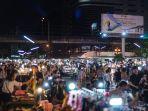 mengunjungi-satu-pasar-malam-hits-di-bangkok-saat-bepergian-ke-thailand.jpg