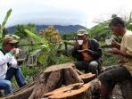 menikmati-kopi-merapi.jpg