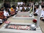 menteri-sosial-republik-indonesia-khofifah-indar-parawansa_20171110_080242.jpg