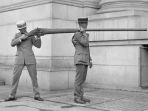 meski-terkenal-pistol-ini-dilarang-sekitar-1860_20170618_210248.jpg