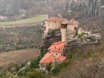 meteora-yunani.jpg