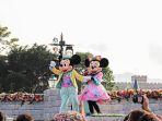 mickey-dan-minnie-mouse-di-disneyland-hong-kong.jpg