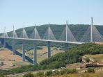 millau-viaduct-jembatan-tertinggi-di-dunia.jpg