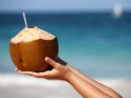 minum-air-kelapa_20170810_163014.jpg