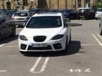 mobil-memenuhi-tempat-parkir_20170706_203420.jpg