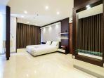 modern-elegant-design-2br-lavenue-apt-by-travelio.jpg
