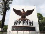 monumen-pancasila-sakti-lubang-buaya.jpg
