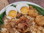 nasi-gandul-makanan-khas-pati-jawa-tengah.jpg