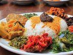Ternyata Ini Alasan Mengapa Nasi Padang yang Dibungkus Porsinya Lebih Banyak