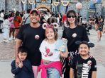 nia-ramadhani-liburan-ke-disney-land.jpg