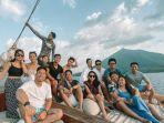 nikita-willy-traveling-ke-pulau-banda-menggunakan-kapal-pinisi.jpg