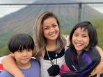 nirina-zubir-dan-keluarga.jpg