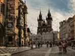 Old Town Square - Jam Astronomi Hingga Foto Vintage Ala Anak Hipster, Inilah Pesona Kota Tua Praha