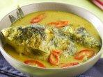 opor-kuah-kuning-ikan-mas.jpg