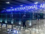 orang-orang-memakai-masker-di-bandara-internasional-yangon-di-yangon-myanmar.jpg