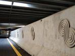 ornamen-geblek-di-bagian-divider-jalan-underpass-yia.jpg