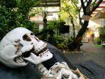 ornamen-tengkorak-di-kid-mai-death-awareness-cafe.jpg