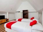 oyo-1812-dg-inn.jpg