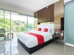 oyo-2001-taman-dayu-villa-golf-view-gambar.jpg