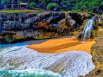 pantai-banyu-tibo-pacitan-jawa-timur_20160814_140736.jpg