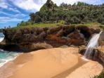 pantai-banyu-tibo-pacitan-jawa-timur_20160814_141743.jpg