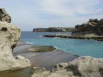 pantai-klayar-di-pacitan.jpg
