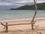 pantai-kuta-mandalika-adalah-salah-satu-tempat-yang-terkenal-di-lombok.jpg