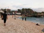 pantai-ngandong-yang-berdekatan-dengan-pantai-sadranan-gunungkidul-yogyakarta.jpg