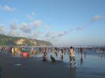 pantai-parangtritis-di-bantul-yogyakarta.jpg