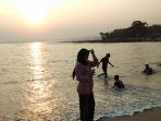 pantai-rancabuaya-garut.jpg